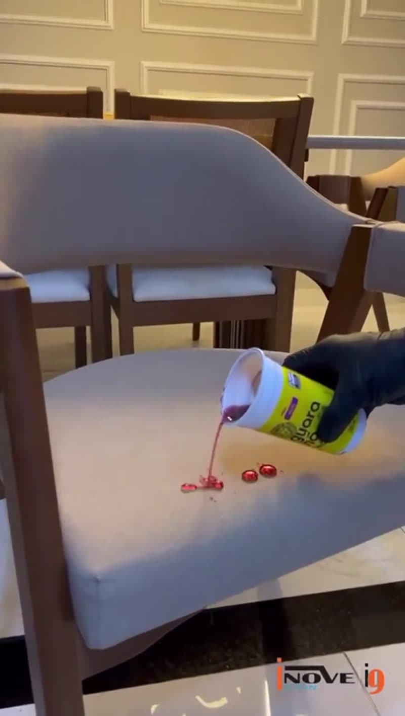 Vídeo: aplicação de impermeabilizante em cadeira estofada
